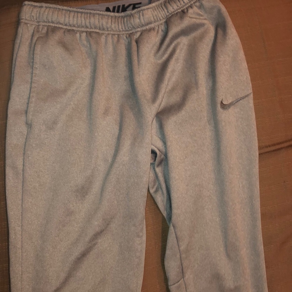 Nike Men’s cuffed joggers LARGE Fleece THERMAFIT
